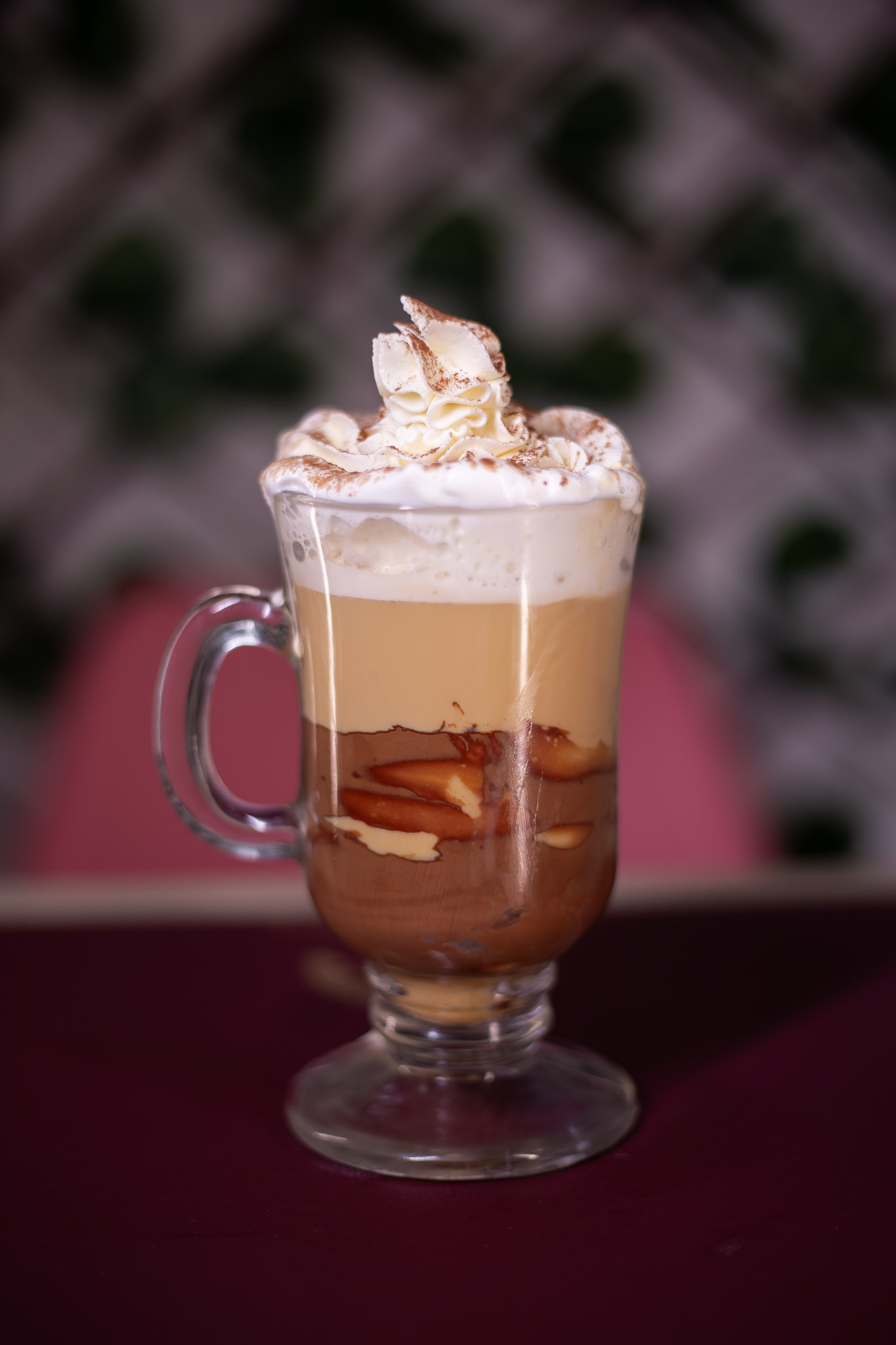 Cafés especiais e doces artesanais no Madame Chérie Café