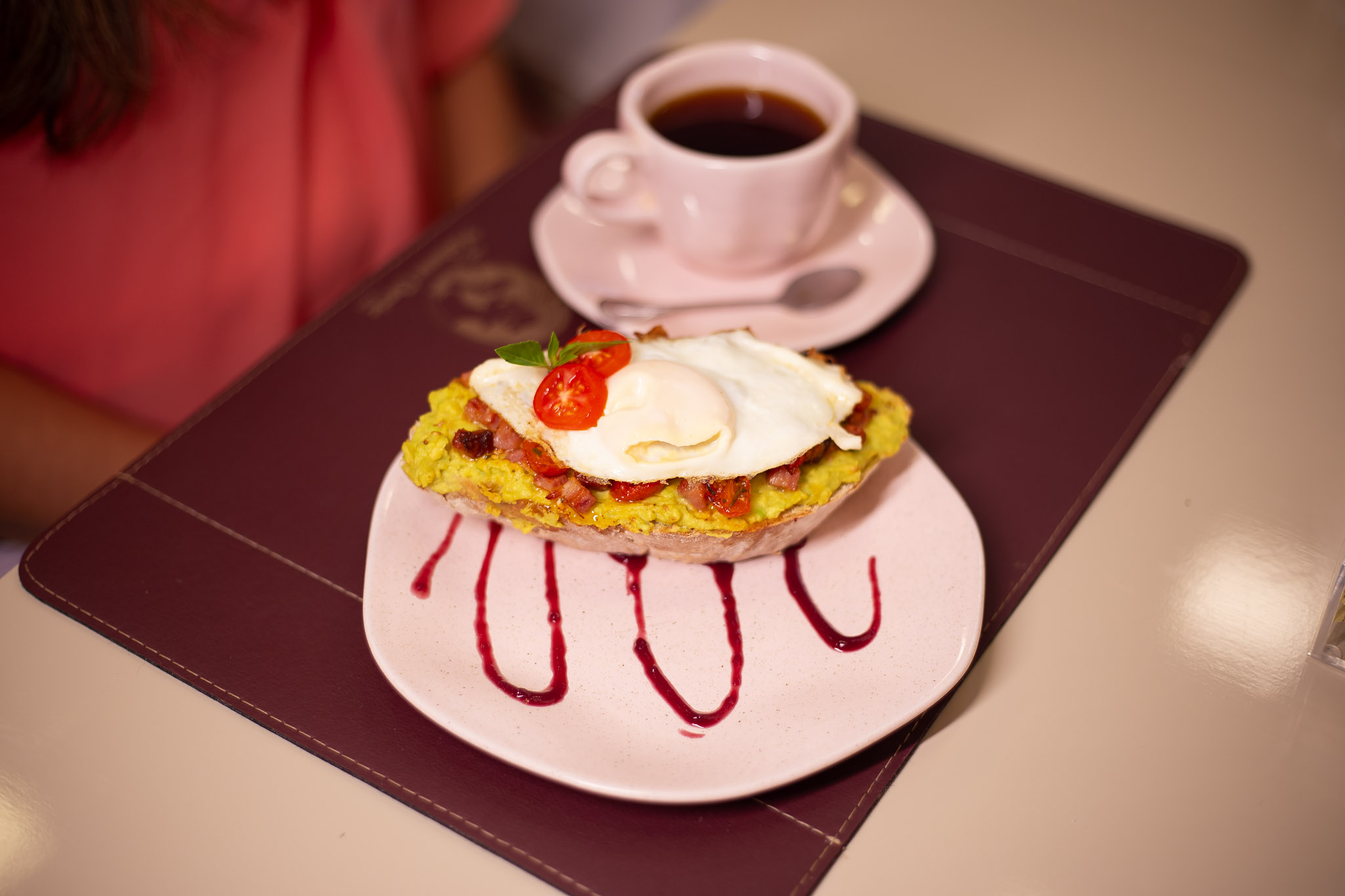Cafés especiais e doces artesanais no Madame Chérie Café